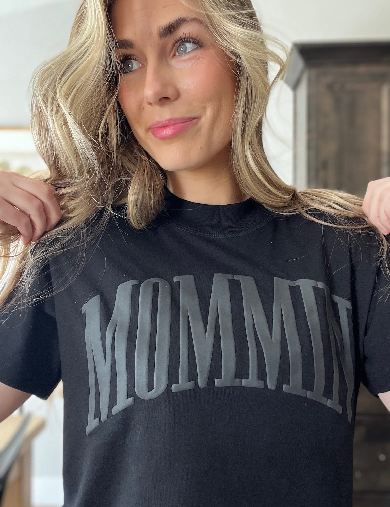 Mommin’ – Mom Graphic Tee – Puff Print Boxy Crop Tee – Women | Little Mama Shirt Shop Little Mama Shirt