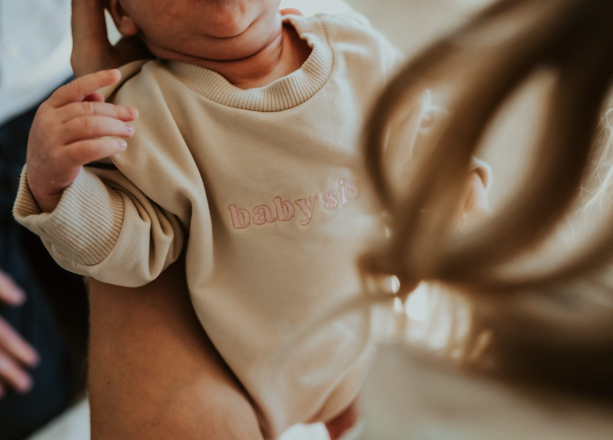 Baby Sis / Baby Bro – Embroidered Cream Bubble Romper | Pink or Blue Thread Little Mama Shirt